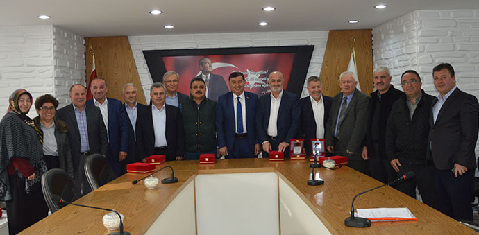 Belediye Meclis Üyelerine Teşekkür Plaketi
