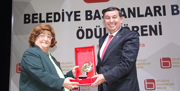 Belediyeler Birliğinden Başkanı Murat İkiz’e Ödül