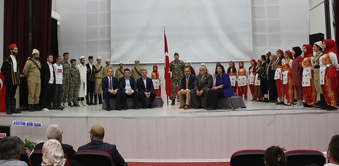 Bir Hilal Uğruna Ya Rab… Tiyatro Gösterisi Sahnelendi