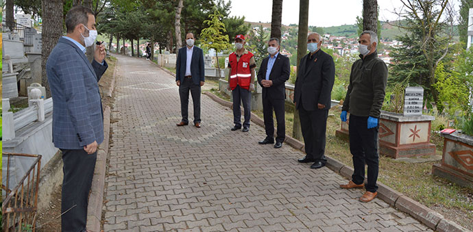 Boş Kalan Mezarlıkta Kuran-ı Kerim tilaveti ve dualar okundu
