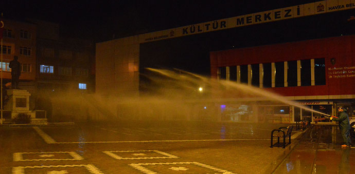 Cadde Ve Sokaklar Yıkanmaya Başladı