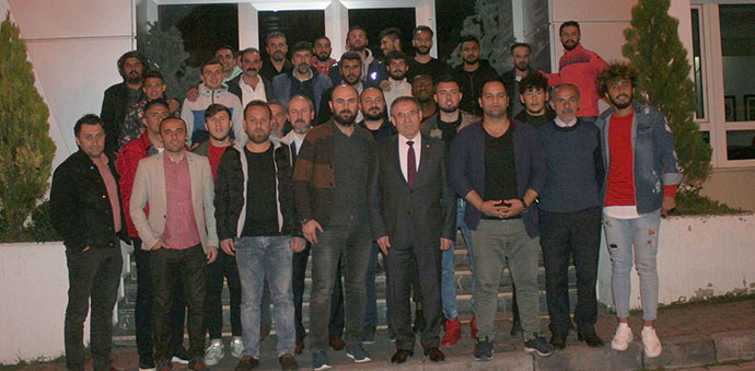 CHP Milletvekili Kemal Zeybek’ten şampiyon’a yemek