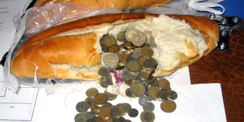 Dilencinin Parası Ekmeğin İçinde Bulundu