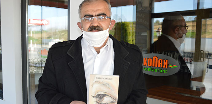 Dışarıdan İki Üniversite Bitiren Garson Şiir Kitabı Yazdı