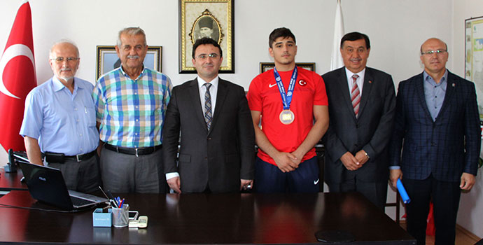 Dünya Şampiyonundan Kaymakam Yılmaz’a ziyaret