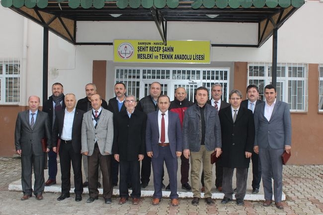 Eğitime Katkı Verenlere Plaket