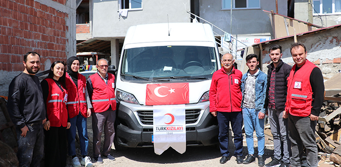 Evi Yanan Aileye Türk Kızılay’ından Yardım Eli