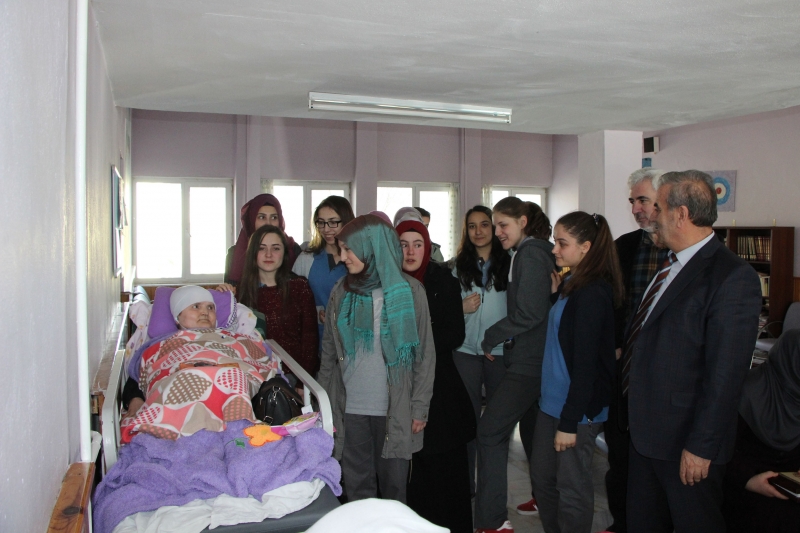 Fen Lisesi Öğrencilerinden Huzurevi Ziyareti