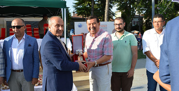 Festival Kapsamında Başkan İkiz’e plaket