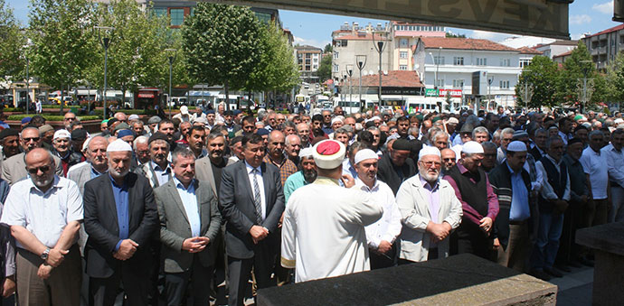Filistinliler İçin Gıyabi Cenaze Namazı Kılındı