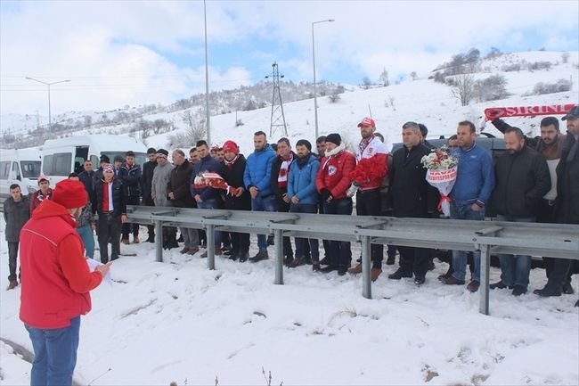 Futbol Şehitleri Kaza Yerinde Anıldı