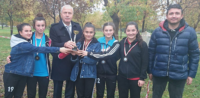 Genç Kızlar 3000 Metrede Samsun 4. Oldular