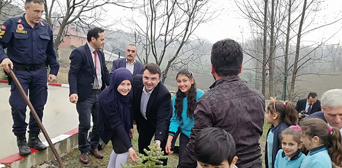 Gidirli İlk ve Ortaokulunda Fidan Dikimi