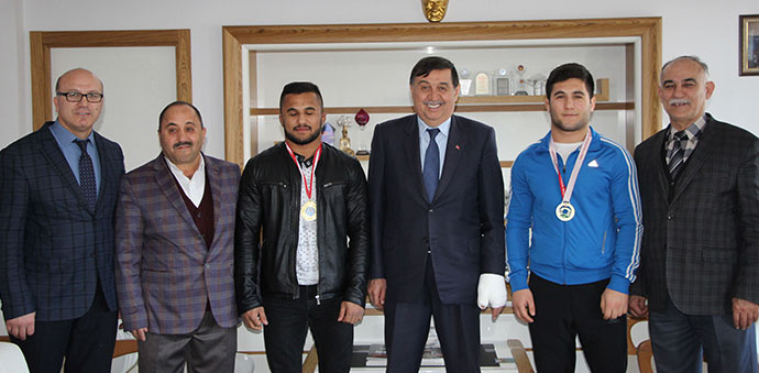 Güreşçi Kardeşlerden Başkan Murat İkiz’e Ziyaret