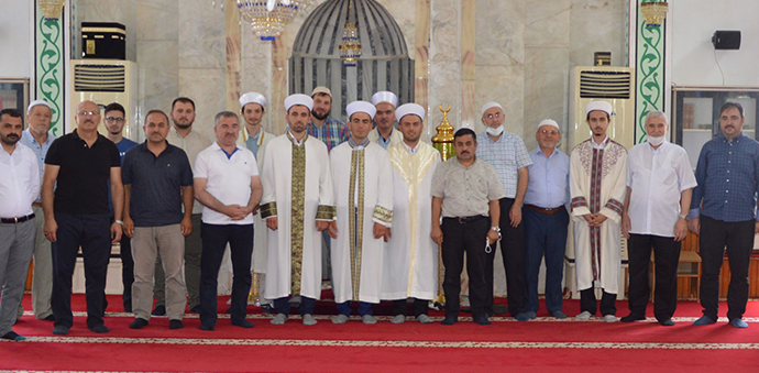 Hafız Olan Üç Oğlu İçin Mevlit Okuttu