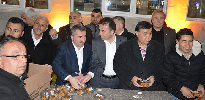 Halef Selef Birlikte Tatlı İkram Ettiler