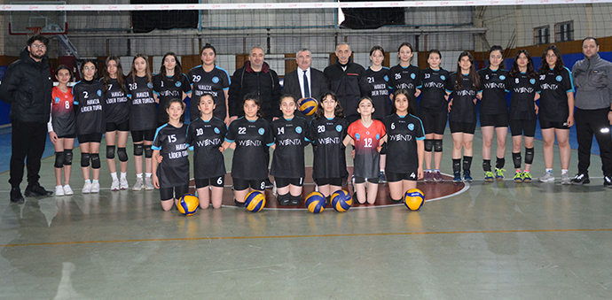 Havza Belediye Başkanı Özdemir Kız Voleybol Takımı Ziyaret Etti