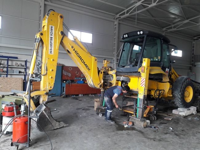 Havza Belediyesi Araçlarını Onarıyor