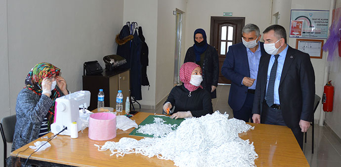 Havza Belediyesi İçin Maske Üretiyorlar