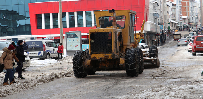 Havza Belediyesinde Kar Temizleme Ve Tuzlama Çalışmaları Yapıldı