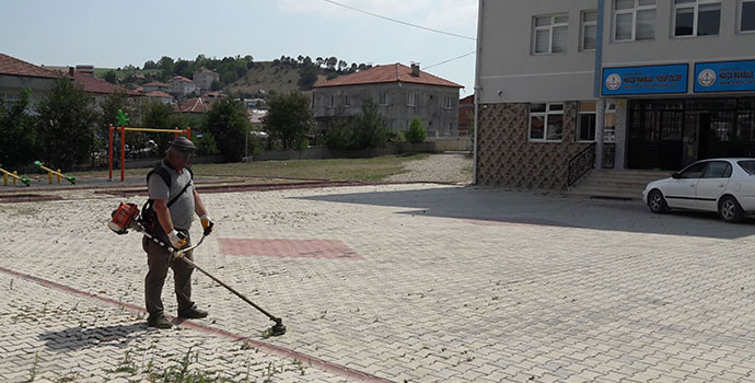 Havza Belediyesinden Okul Bahçelerine Bakım