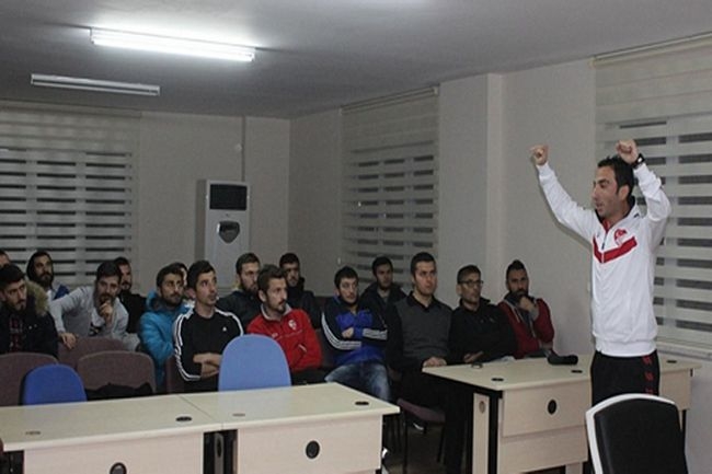 Havza Belediyespor’un teknik ekip ve futbolcularına kurallar anlatıldı