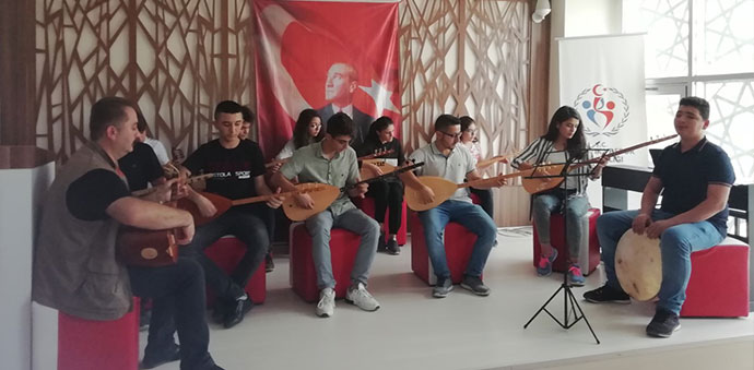 Havza Gençlik Merkezi Yaz Tatilindeki Kurslarını Sahneleyerek Bitirdi