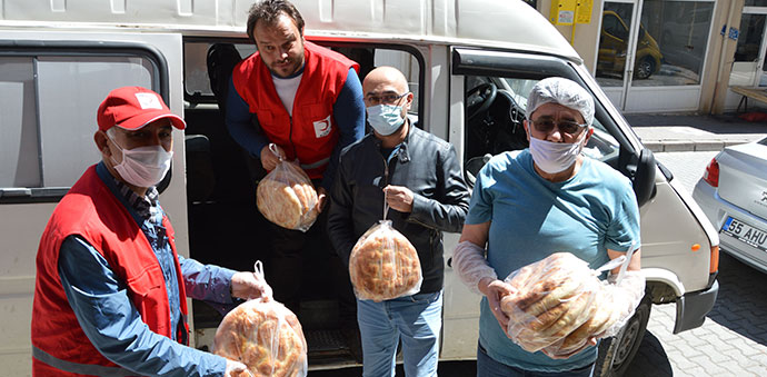 Havza Kızılay Temsilciliği Ramazan Pidesi Dağıttı