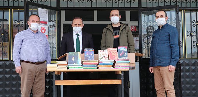 Havza Makbule Yusuf Ölçer YBO’a Ortaokuluna Kitap Bağışı