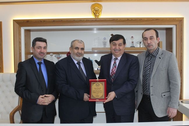 Havza Müftüsünden Belediye Başkanı Murat İkiz\'e plaket
