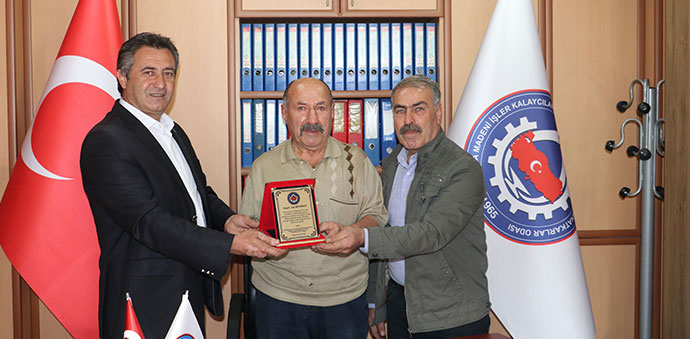 Havza’da 57 Yıllık Demirci Ustasına Plaket
