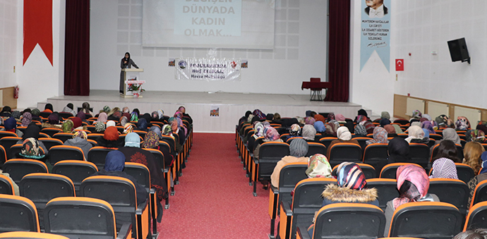 Havza’da “Değişen Dünyada Kadın Olmak” Konferansı Düzenlendi