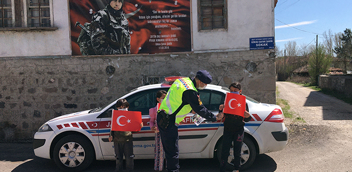 Havza’da Jandarmadan Sürpriz 23 Nisan Kutlaması