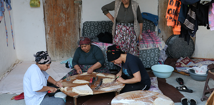 Havza'da Kışlık İçin Kadınlar Erişte Ve Çorbalık Yaptılar