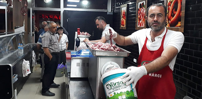 Havza’da Kıyma Mesaisi Başladı