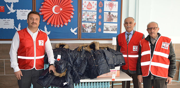 Havza'da Kızılay İlçe Koordinatörlüğünden Kışlık Mont