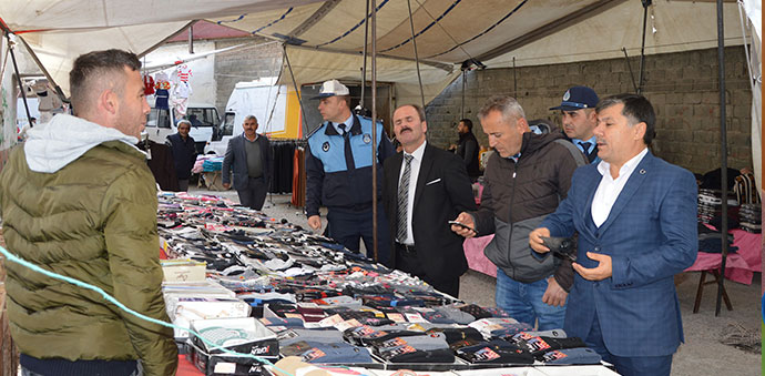 Havza’da Pırtı Pazar Esnafına Çöp Poşeti Dağıtıldı