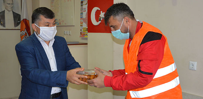 Havza’da Temizlik Çalışanlarına Tatlı Destek