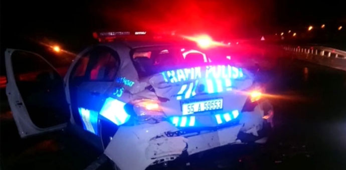 Havza’da Tır Polis Aracına Çarptı, 2 Polis Yaralı