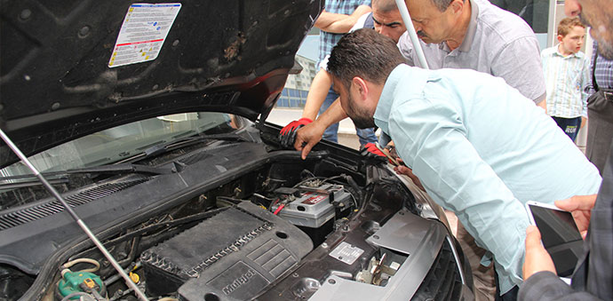 Havza’da Yılan Özel Otomobile Girdi