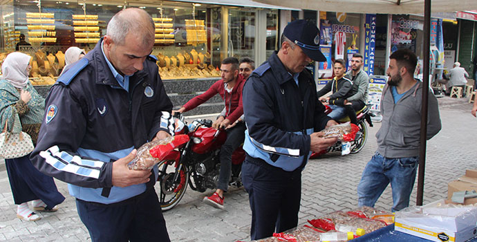 Havza'da Zabıta, Şeker Ve Çikolata Tezgahlarını Denetledi