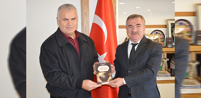 Havzalı Yazar Pehlivan’dan Başkan Özdemir’e Kitap