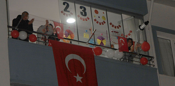 Havzalılar 23 Nisan’ı Balkonlarda Kutladı
