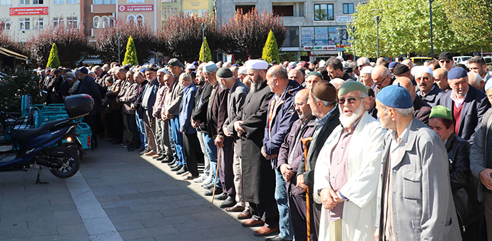 Hayatını Kaybeden Filistinliler İçin Gıyabi Cenaze Namazı Kılındı