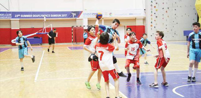 Hentbolda Kazanan Vakıfbank Atatürk Ortaokulu