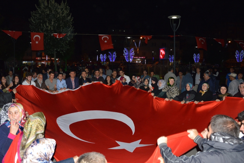 Her Gece Demokrasi İçin Meydanlardayız