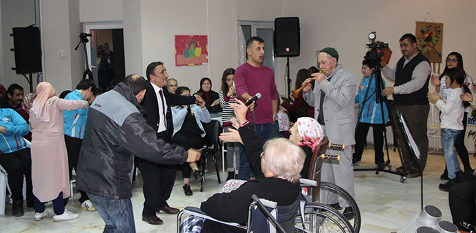 HUZUR EVİNDE DOYASIYA EĞLENCE