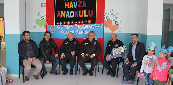 İhbara Giden Polislere Sürpriz Kutlama