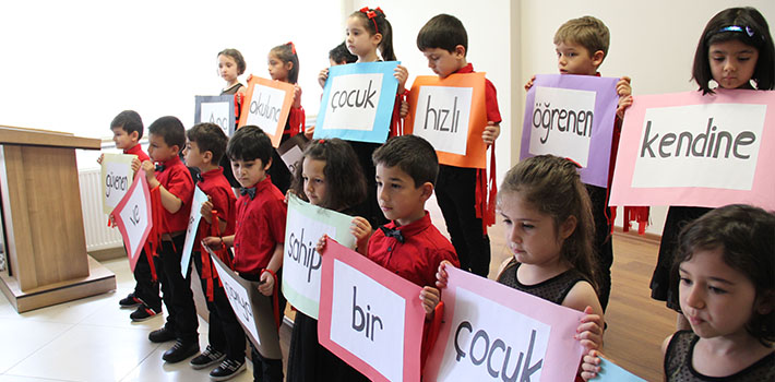 İlk Kıvılcım Ana Okulundan Yılsonu Gösterisi