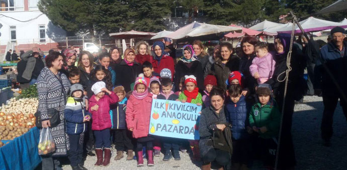 İlk Kıvılcım Anaokulu Öğrencileri Sağlıklı Besleniyor